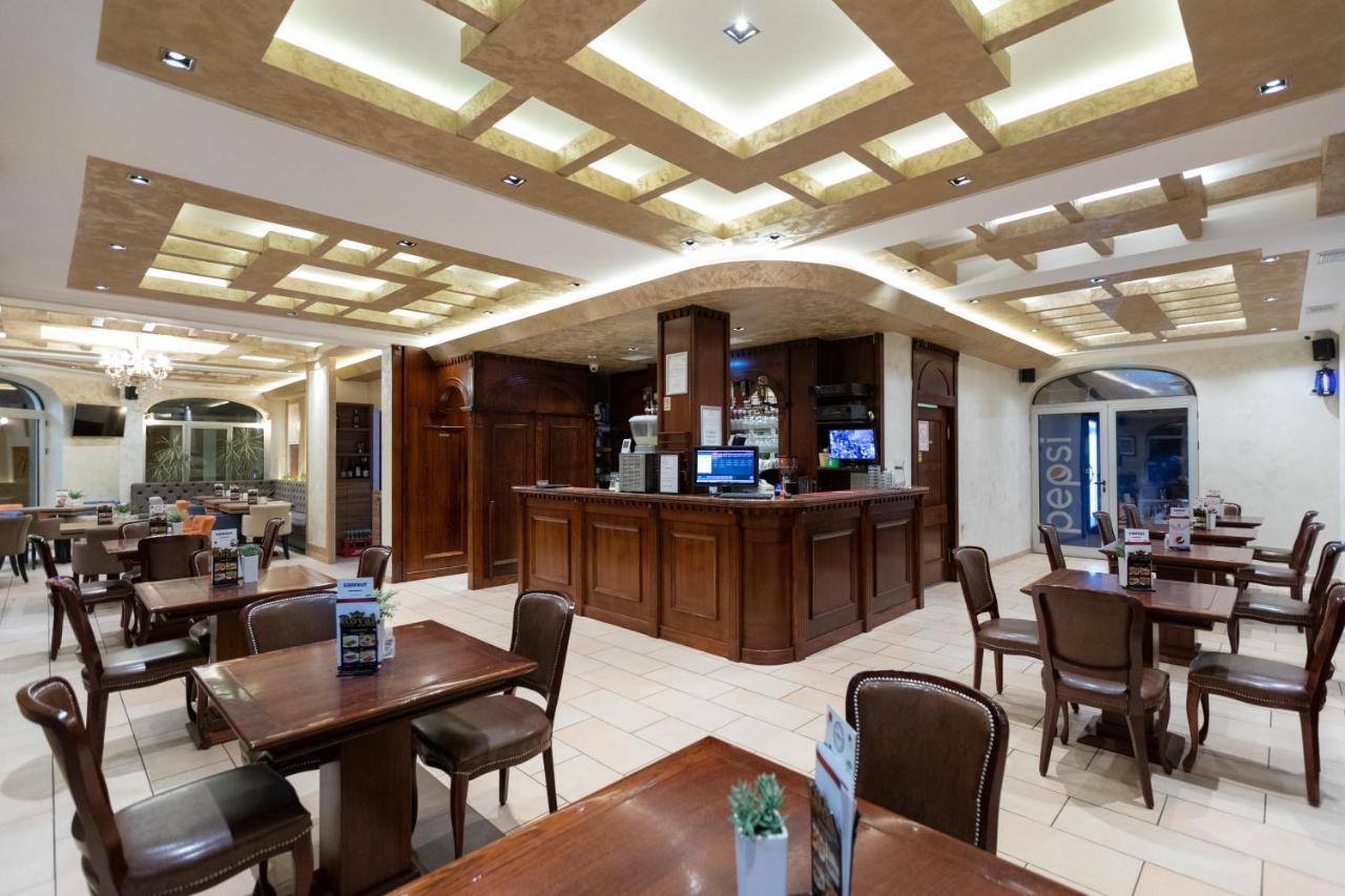 Garni Hotel Royal Crown Subotica Bagian luar foto