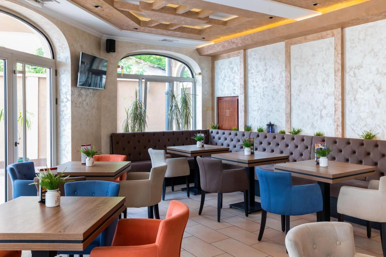 Garni Hotel Royal Crown Subotica Bagian luar foto