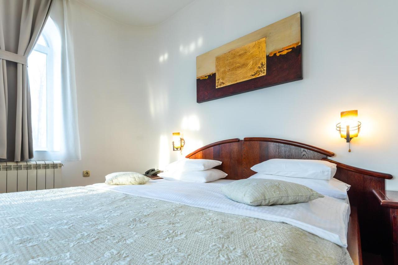 Garni Hotel Royal Crown Subotica Bagian luar foto