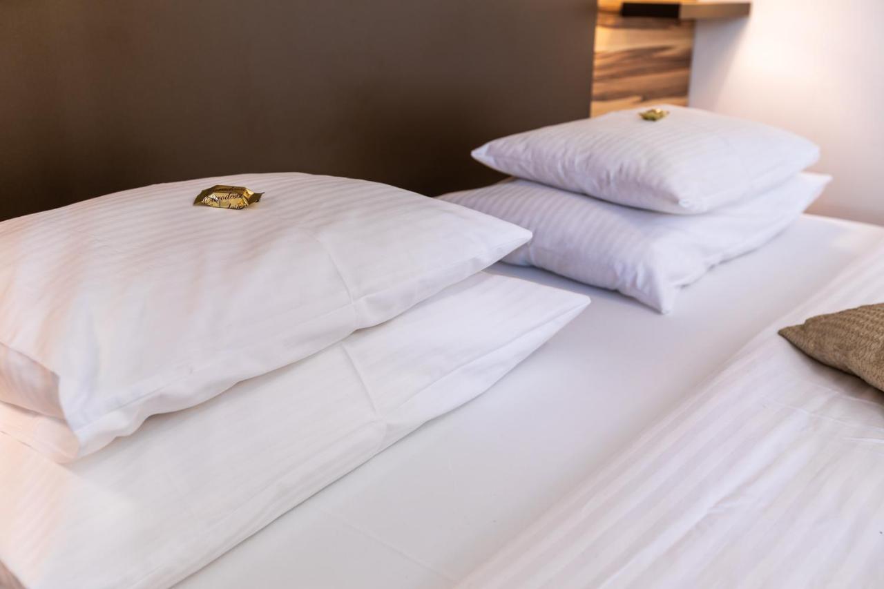 Garni Hotel Royal Crown Subotica Bagian luar foto