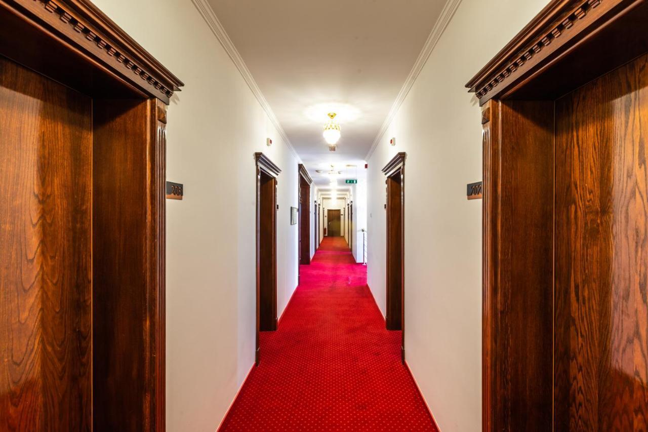 Garni Hotel Royal Crown Subotica Bagian luar foto