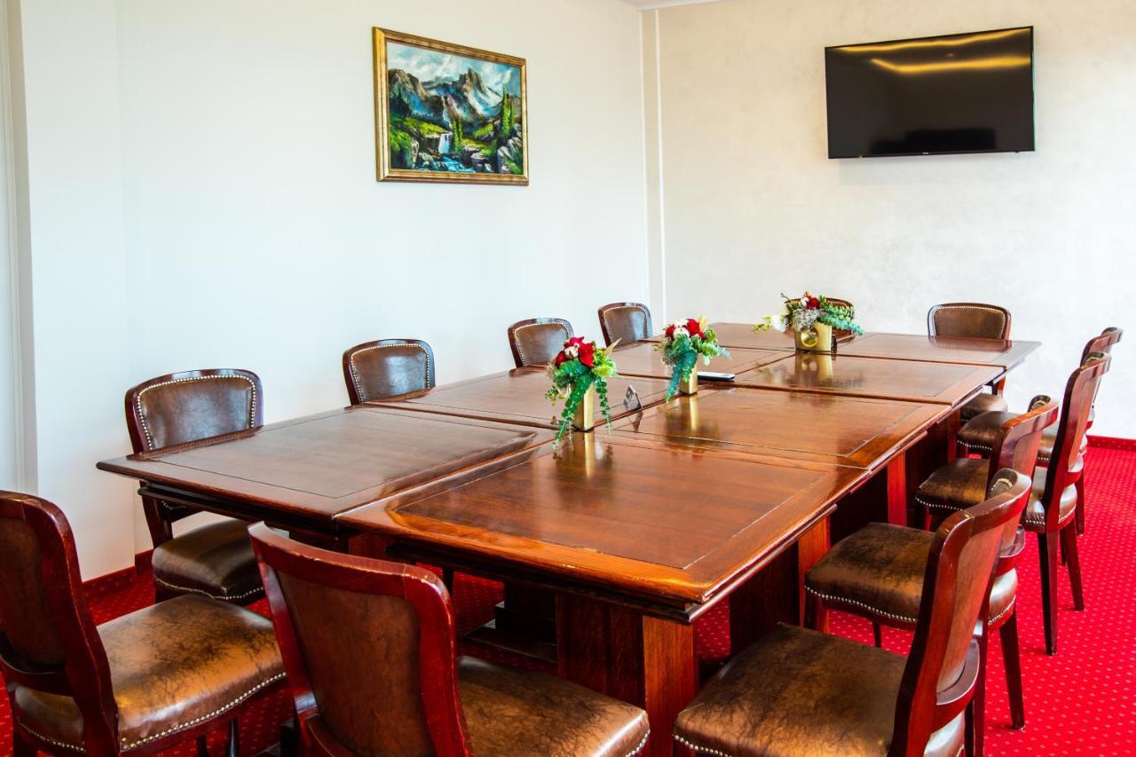Garni Hotel Royal Crown Subotica Bagian luar foto