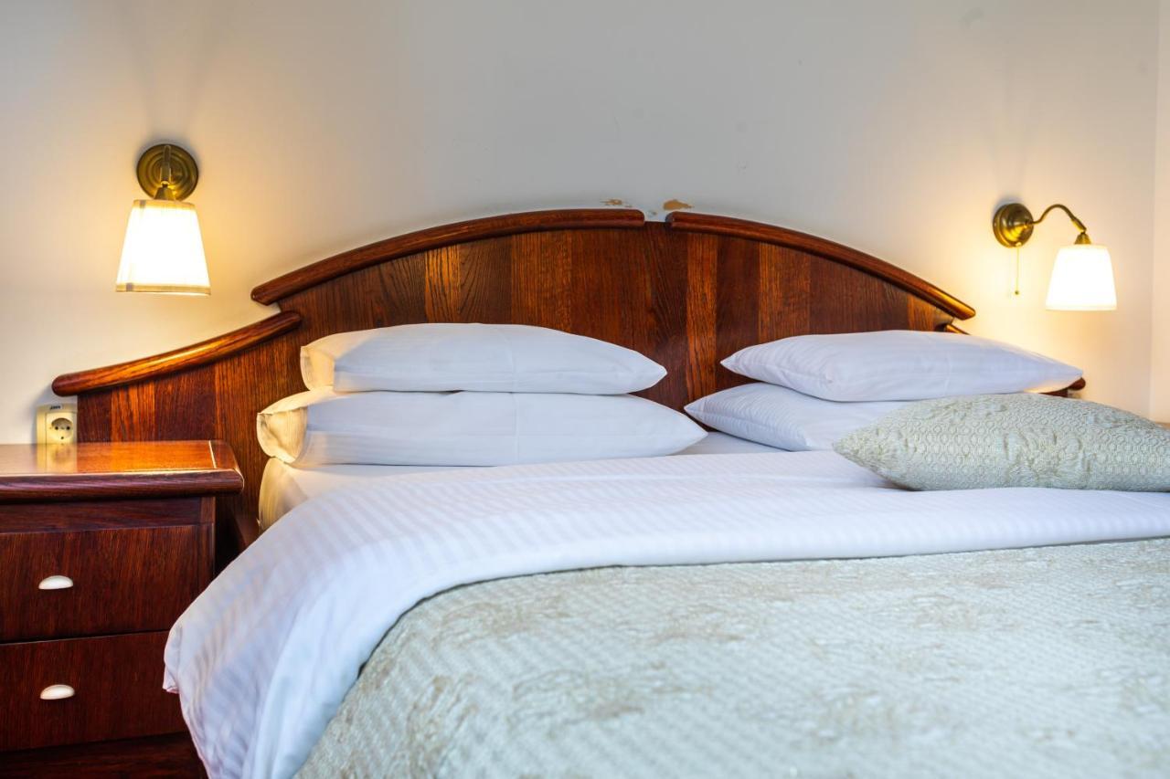 Garni Hotel Royal Crown Subotica Bagian luar foto