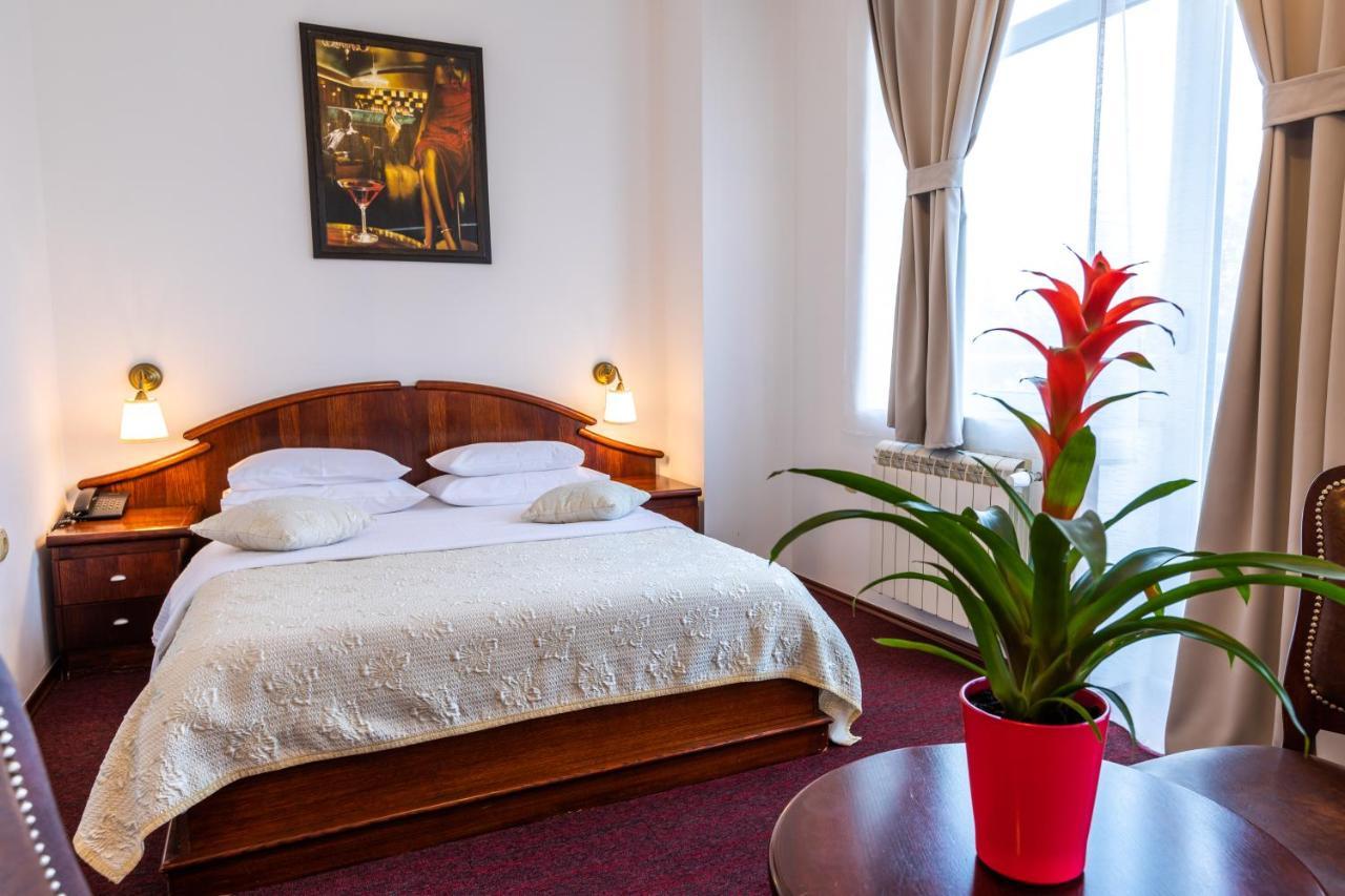 Garni Hotel Royal Crown Subotica Bagian luar foto