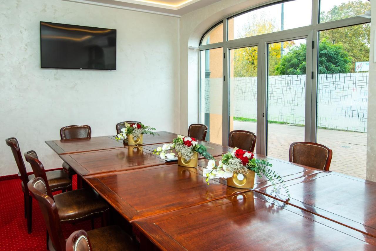 Garni Hotel Royal Crown Subotica Bagian luar foto