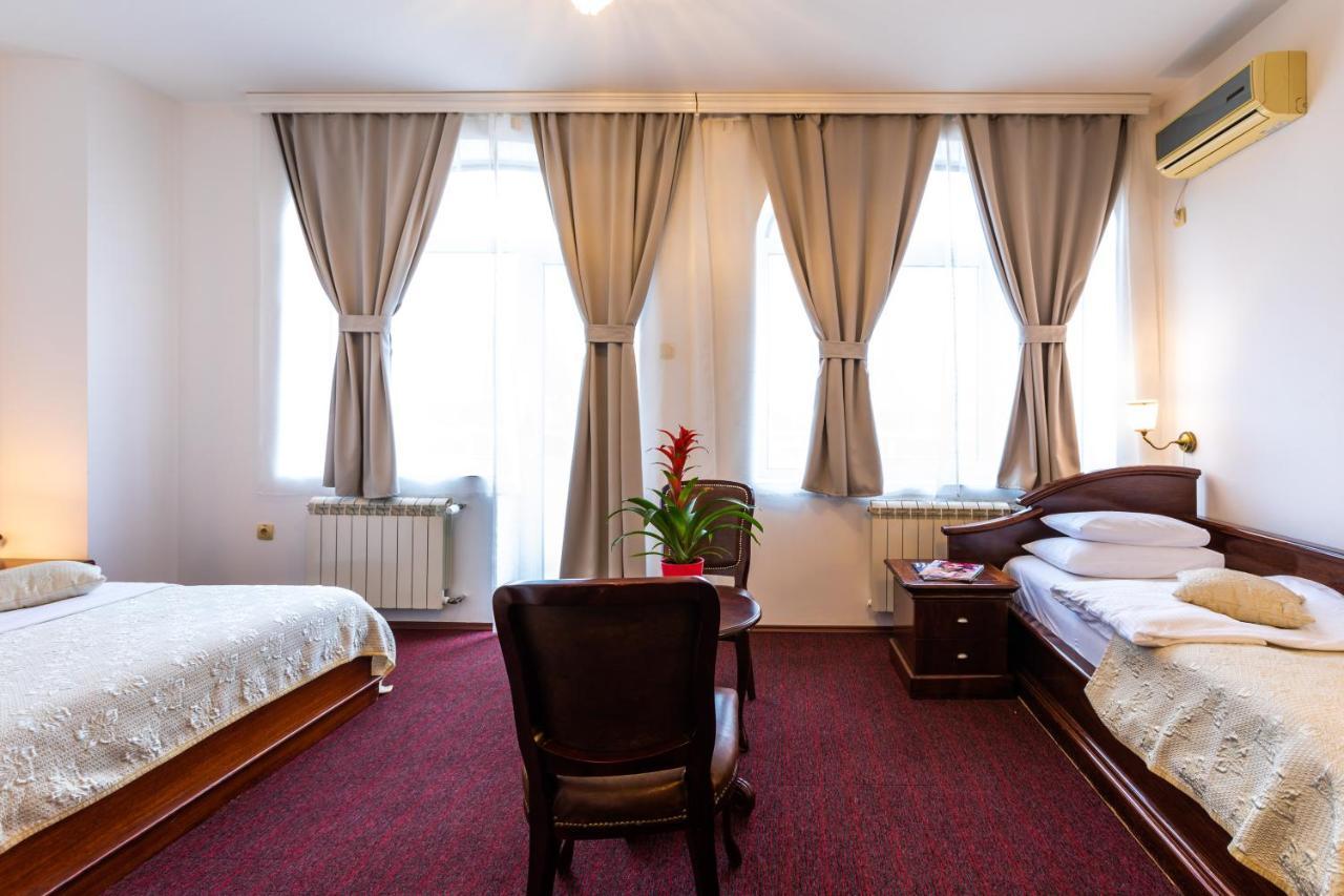 Garni Hotel Royal Crown Subotica Bagian luar foto