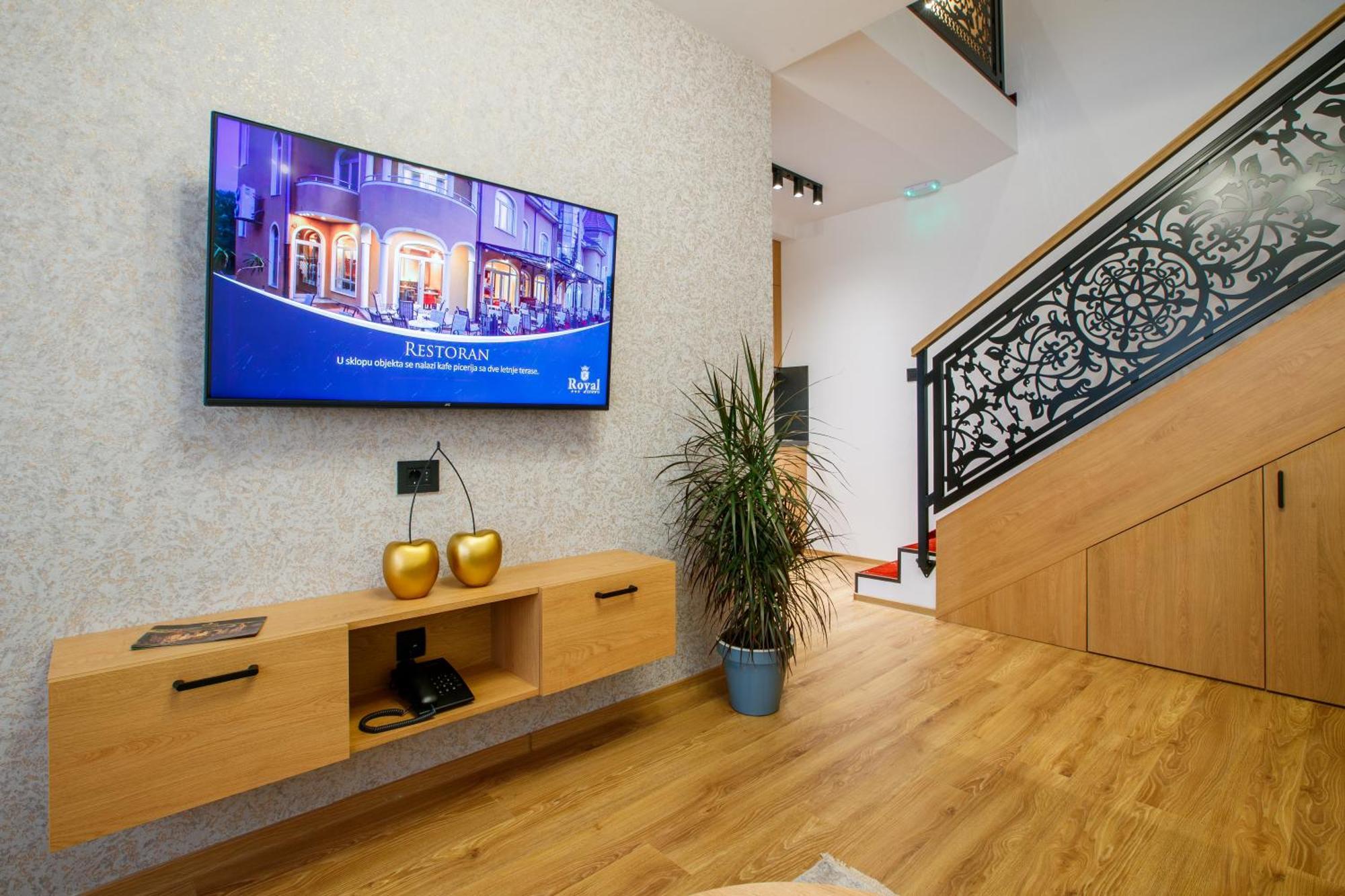 Garni Hotel Royal Crown Subotica Bagian luar foto