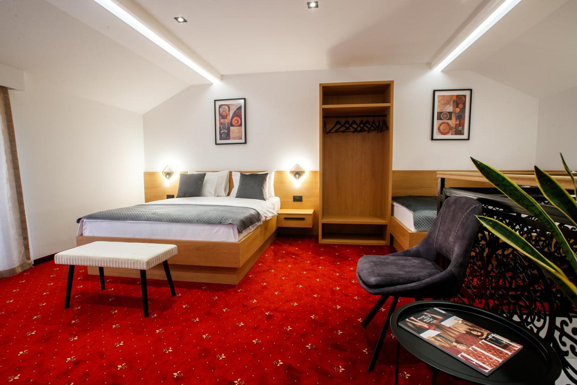Garni Hotel Royal Crown Subotica Bagian luar foto