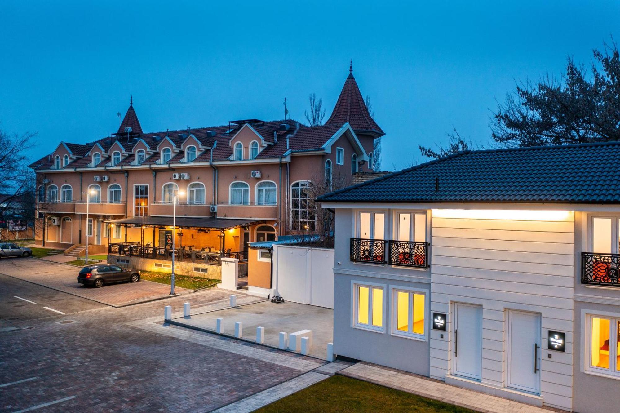 Garni Hotel Royal Crown Subotica Bagian luar foto
